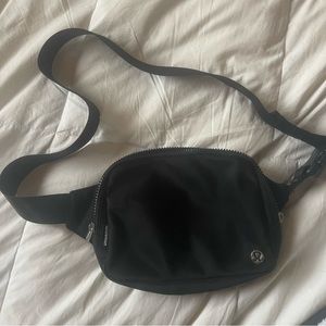 lululemon 2L belt bag